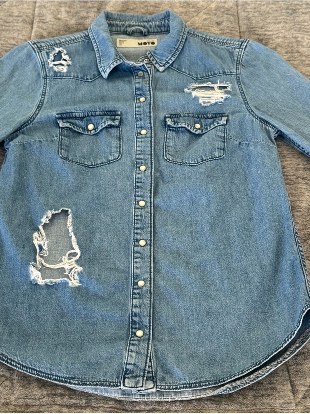 Topshop Distressed Light Blue Denim Button-Down Shirt Women Size 4